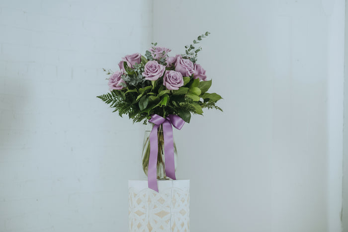 1 Dozen Roses in a Vase