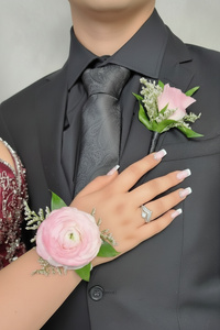 Honour Hues Boutonniere