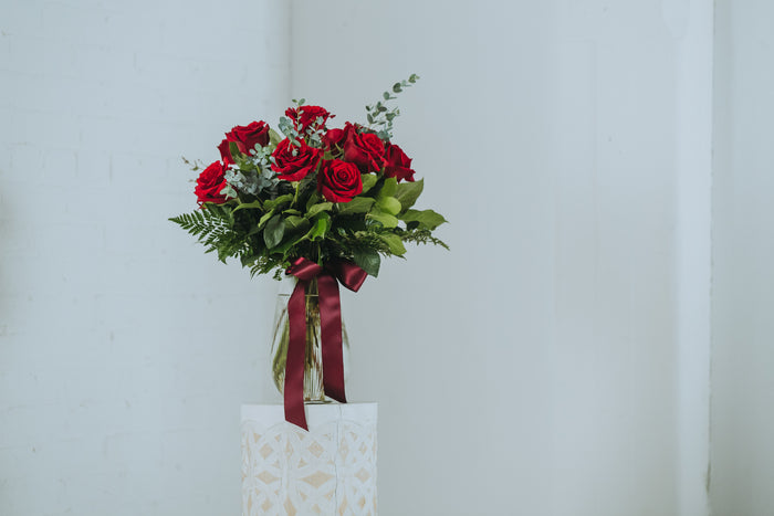 1 Dozen Roses in a Vase