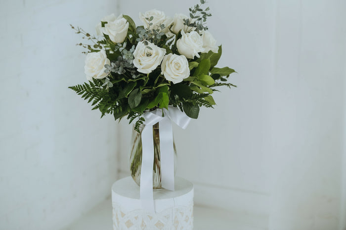 1 Dozen Roses in a Vase