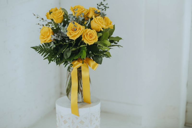 1 Dozen Roses in a Vase