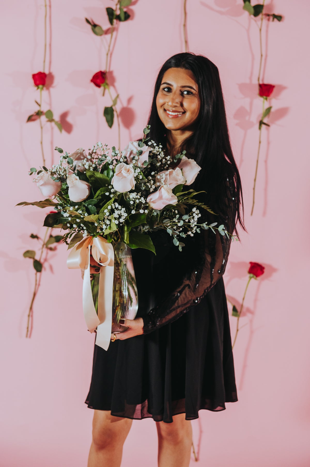 1 Dozen Roses in a Vase w/ Baby's Breath