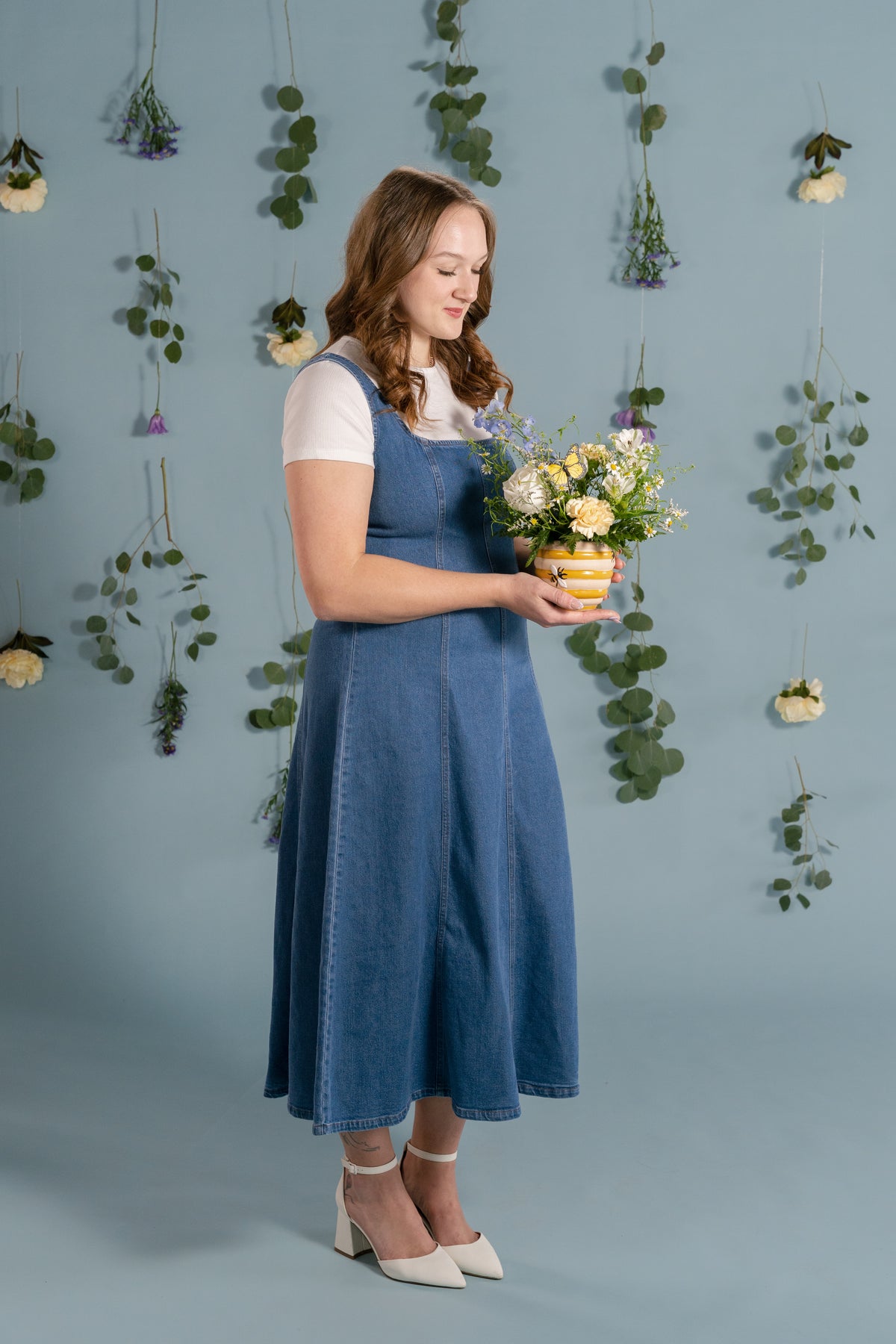 Blue Bee Happy Arrangement